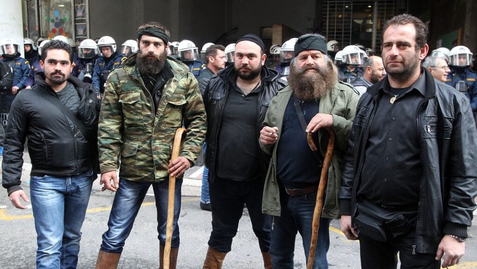 Στα μετόχια έχουν αφήσει τις κατσούνες προς το παρόν οι αγρότες της Κρήτης - Η φωτογραφία είναι από την απόβαση στην Αθήνα στις διαμαρτυρίες του 2016